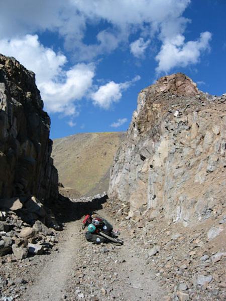 Andes bike road