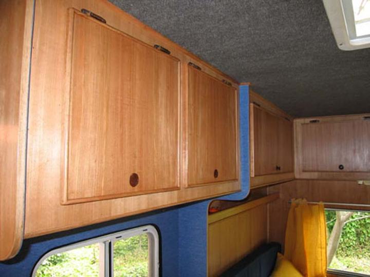 Overhead lockers
