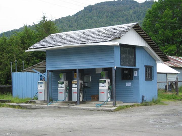 Fuel station: please ring