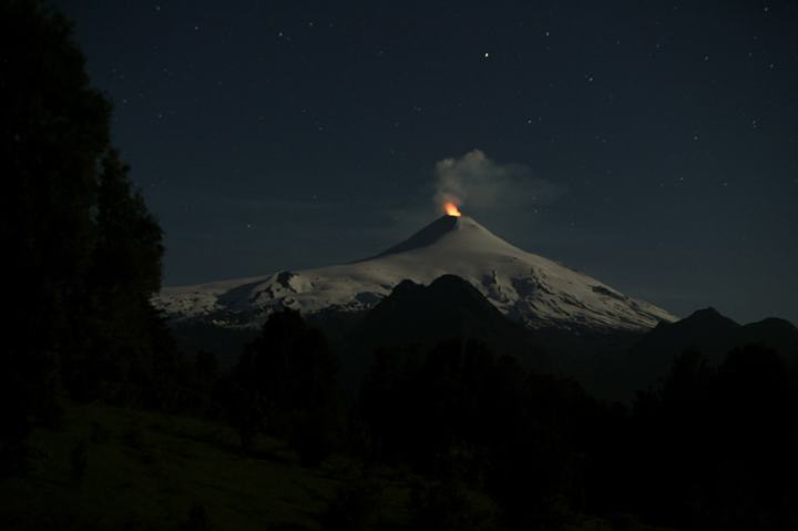 Villarrica at night