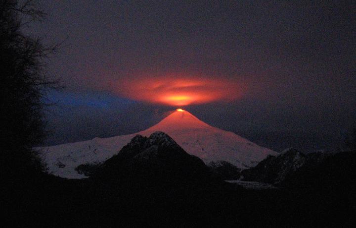 Villarrica glowing at night