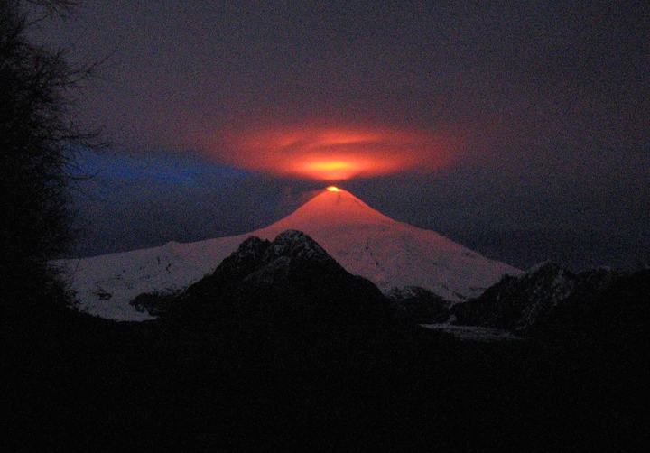 Villarrica glowing at night