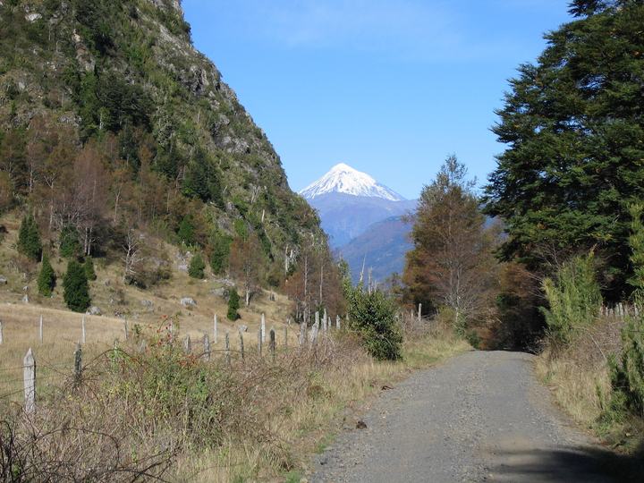 Road to Lanín volcano