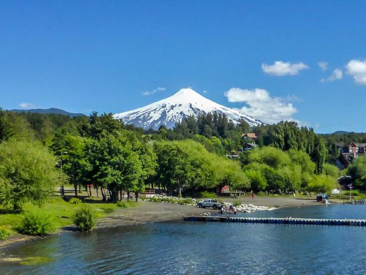 La Poza with the volcano
